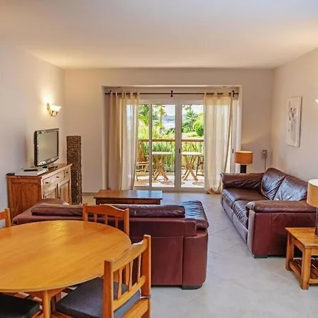 Apartment 3-bedroom Ground Floor With Communal Pool In The Heart Of At07 Alvor