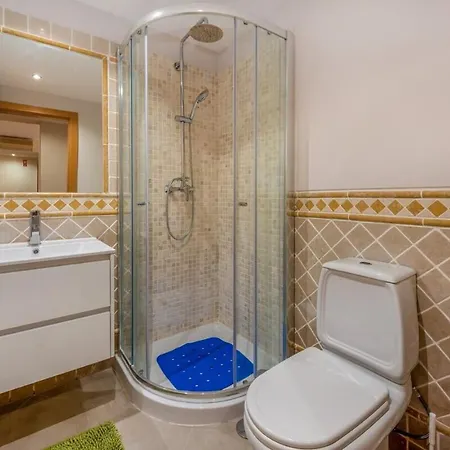 Apartment 3-bedroom Ground Floor With Communal Pool In The Heart Of At07 Alvor