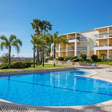 3-bedroom Ground Floor With Communal Pool In The Heart Of At07 Alvor
