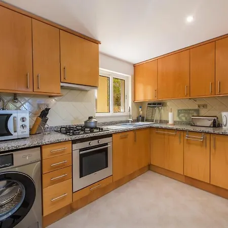 3-bedroom Ground Floor With Communal Pool In The Heart Of At07 Alvor